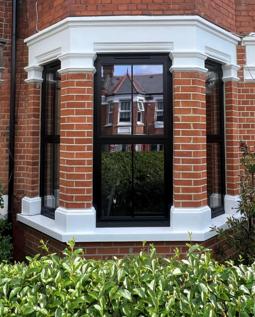 Aluco Steel-Look Aluminium front bay window