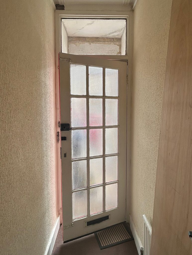 Vise Entrance Door Inside View Before